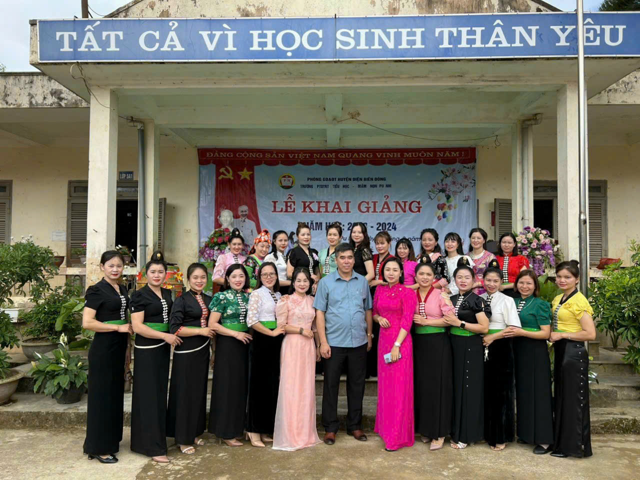 Ảnh lưu niệm Khai giảng 23 24