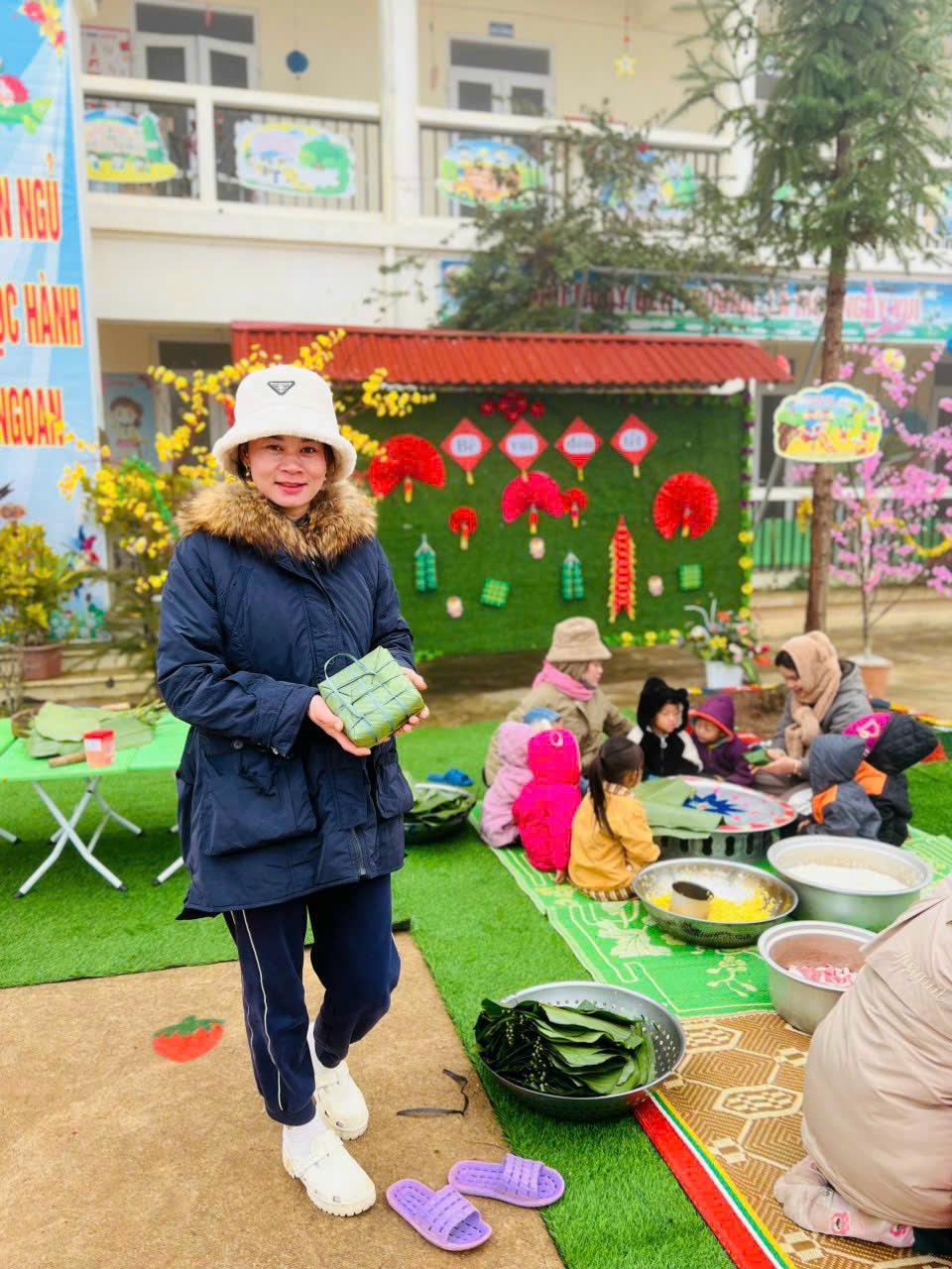 Ảnh lưu niệmn Trải nghiệm gói bánh chưng