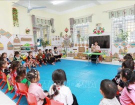 115448-vna-potal-tang-cuong-tieng-viet-cho-tre-mam-non-vung-cao-bien-gioi-pa-tan-stand.jpg